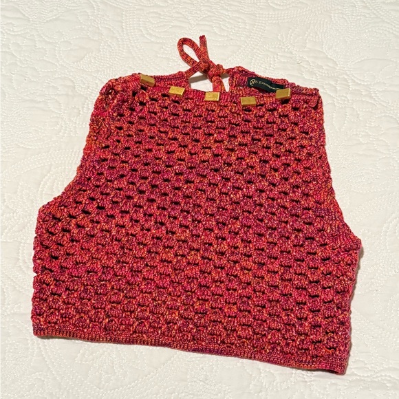 Vix Paula Hermanny Tops - Chic Red Knit Sleeveless Top with Gold Accents S-Petite